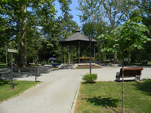 中心部にある都市公園ナロドナ・バシュタ