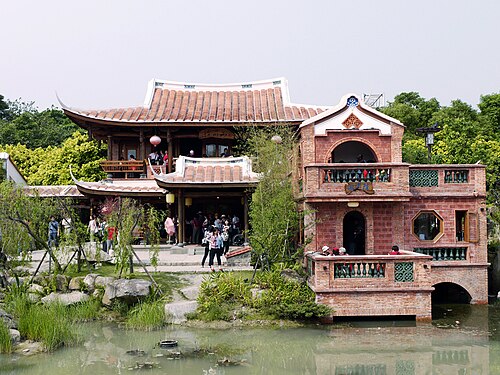 台湾、台北の林安台歴史館（1756年）。1990年代に高速道路建設のために移転されました。