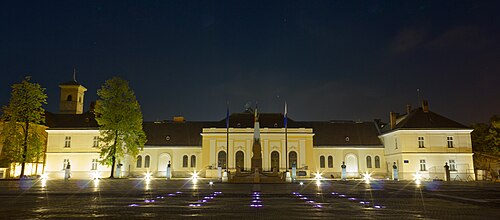 ウニリイ・ホール、クストーザ公園からの眺め