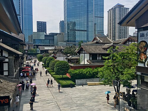 大慈寺近くの寺院広場の眺め
