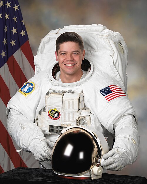 ボブ・ベンケン、理学修士（1993年）、博士（1997年）、元NASA宇宙飛行士、宇宙飛行士室長