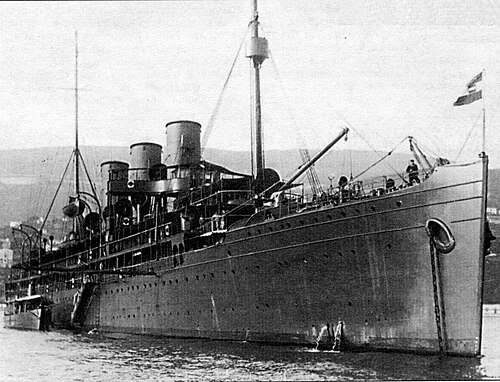 SMS Gäa - オーストリア＝ハンガリー帝国海軍の魚雷輸送艦、海軍旗付き、第一次世界大戦期