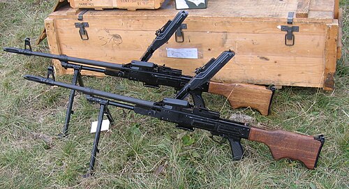 ザスタバM84軽機関銃の側面図。