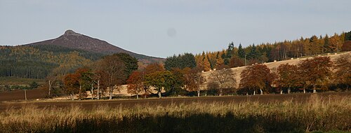 モニムスク邸の敷地から見たベナチー