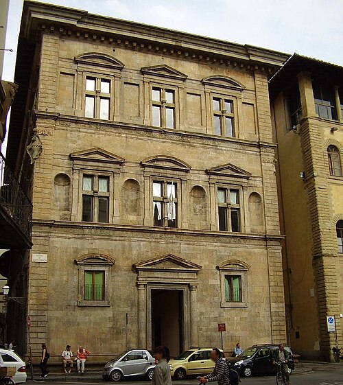 バルトリーニ サリンベーニ宮殿、1523 年、ルネッサンスの最初のペディメント付き窓