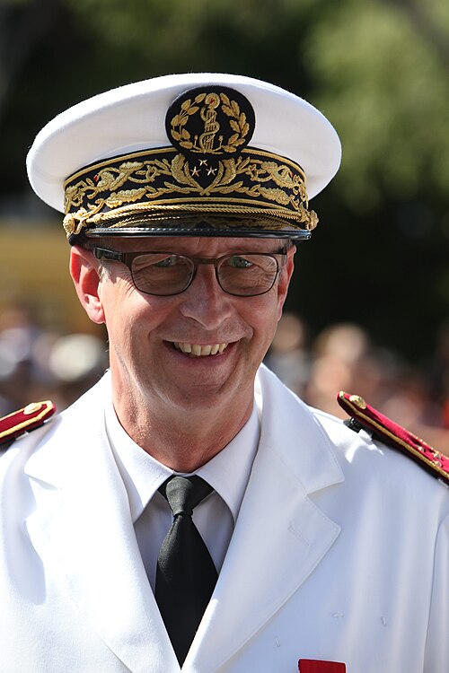 2012年、マルセイユでのフランス革命記念日の式典に出席したラヴェラン軍医学校の校長ドミニク・ヴァレット軍医総監
