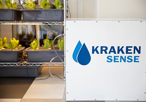 Kraken Senseシステムは、水耕栽培システムに直列に接続され、病原体の自律的な検出を可能にする。