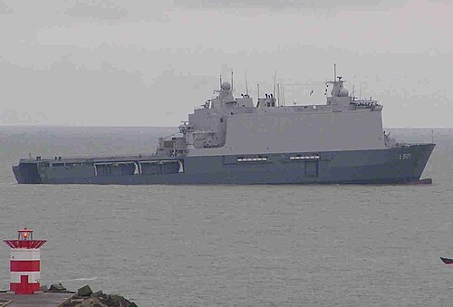 ウェルドックが水中に沈んだHNLMSヨハン・デ・ウィット