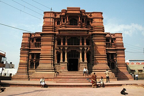マン・シング1世によって建てられたヴリンダーヴァンのゴヴィンド・デーヴ寺院。