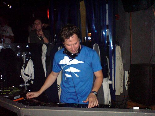 2007 年 9 月 8 日、ノルウェー、オスロのシカミカニコで DJ を行う DJ Tonka