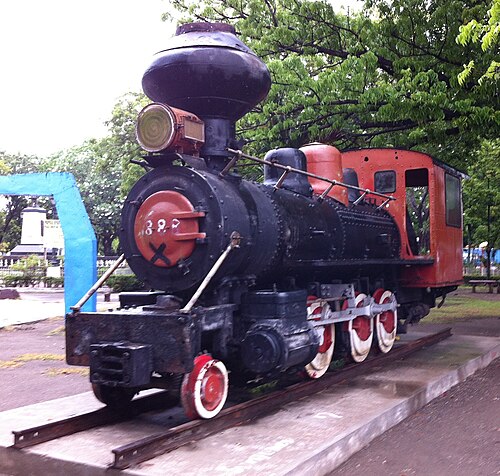 イロイロ市の広場、プラザ・リベルタッド（旧プラザ・アルフォンソ XII）に展示されているパナイ鉄道の機関車。