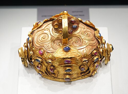 定陵の宝石がちりばめられた金の王冠