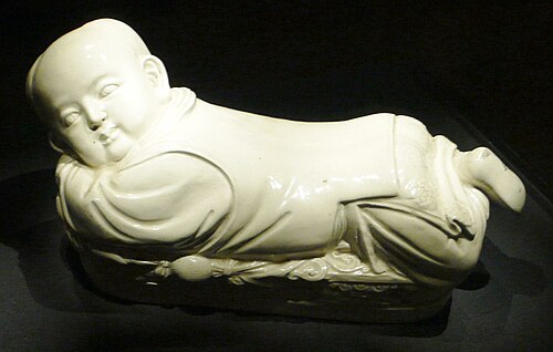 北宋時代の白釉男児枕