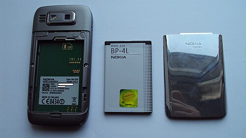Nokia E72の5メガピクセルカメラ、リチウムイオンバッテリー、ステンレススチールカバー