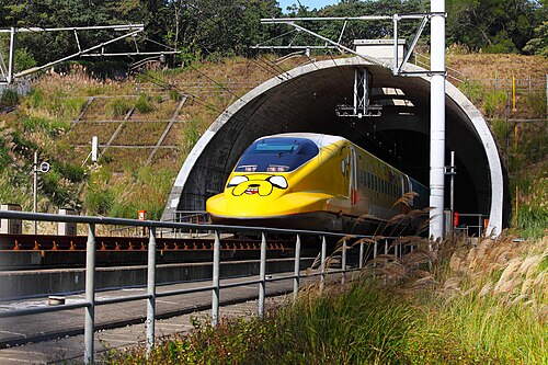 新竹市新埔から見るジェイク列車、鉄道の近く（2013年）
