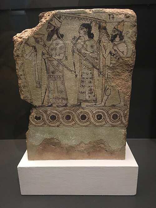 アッシリアのタイル、ギョーシェ模様の縁取り、ニムルド（現在のイラク）北西宮殿出土、紀元前883～859年、釉薬陶器、大英博物館（ロンドン）