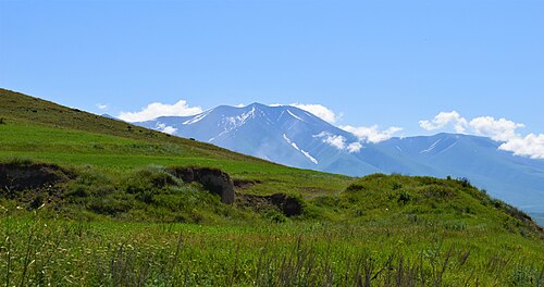近くの山メッツ・イシュカナサール周辺の風景