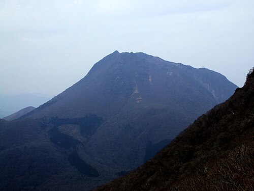 鶴見岳から望む