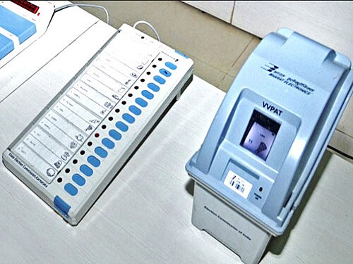 インドのDRE投票機は、独立した投票ユニットとVVPATユニットを備え、主要な選挙すべてで使用されている。