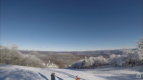 プラッテキル山のノースフェイストレイルから見える雪が見える景色の写真