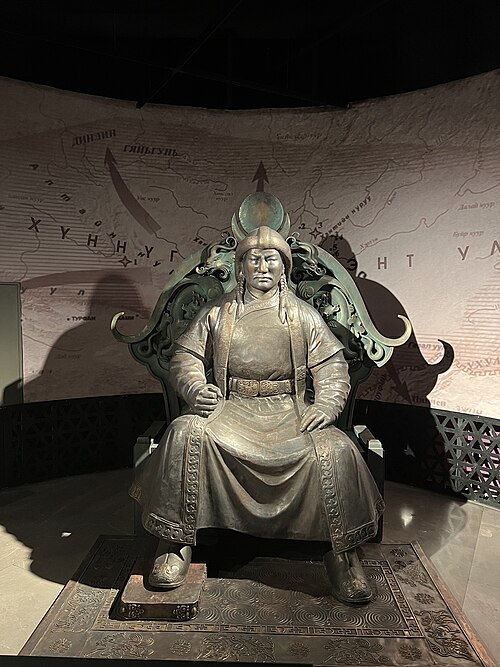 モドゥ・チャニュの彫刻。ウランバートルのチンギスハーン国立博物館。