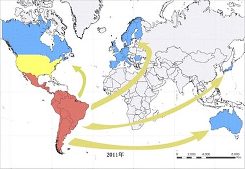 世界地図。南アメリカとメキシコは赤色、アメリカ合衆国は黄色、カナダ、日本、オーストラリア、イギリス、スカンジナビア諸国、ルーマニア、そして西ヨーロッパの大部分は青色で示されている。