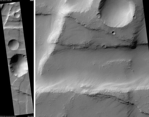 HiRISE から見たクラリタス山脈。画像をクリックするとレイヤーが表示されます。スケール バーの長さは 1000 メートルです。