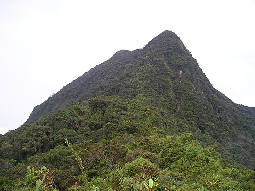山脈の最高峰、コルブ山の頂上。