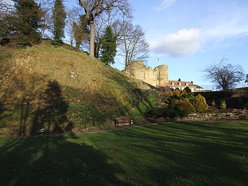 トンブリッジ城は、1066 年に建てられたモット・アンド・ベイリー様式の城です。