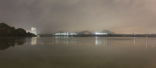 夜のポワイ湖。JVLR側から撮影