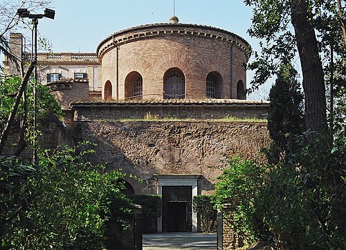 ローマのサンタ・コスタンツァ霊廟は、アウグストゥス・コンスタンティナの墓として建てられた。（内部は下記参照。）