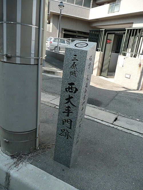 西側の門のマーク
