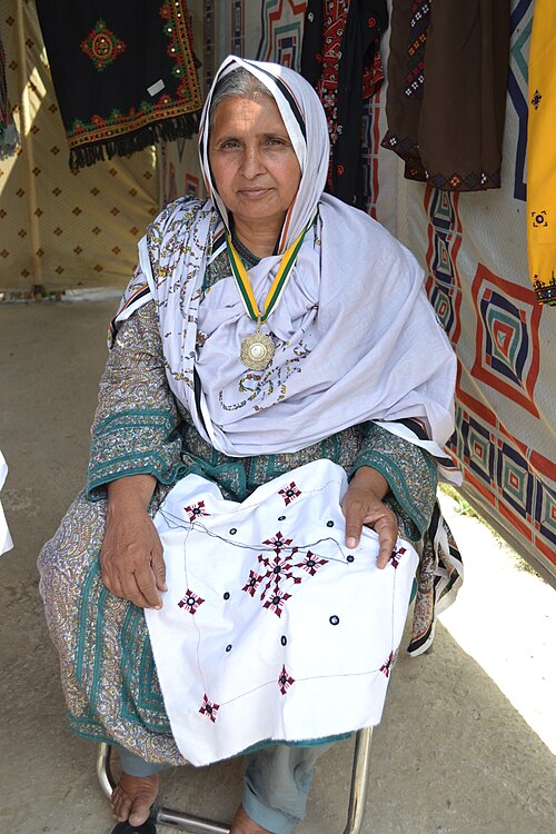 パキスタンのバローチ刺繍アーティスト、マルーカン