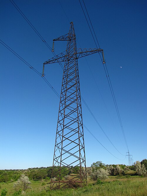 ウクライナの 330 kV 送電線の吊り鉄塔