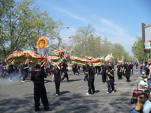 毎年恒例のボクカイ祭のパレードに登場する龍