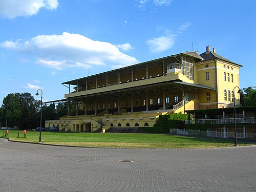 キンチェム公園の古い建物