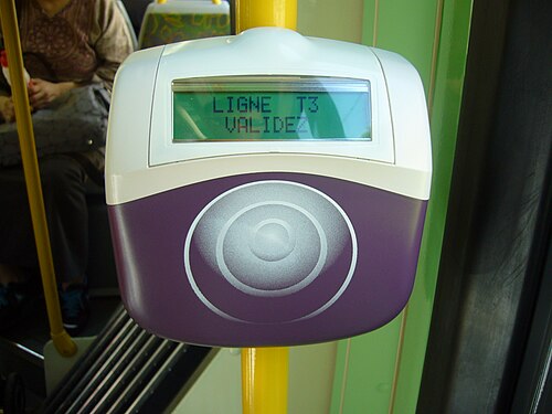 バスと路面電車のNavigoバリデータ