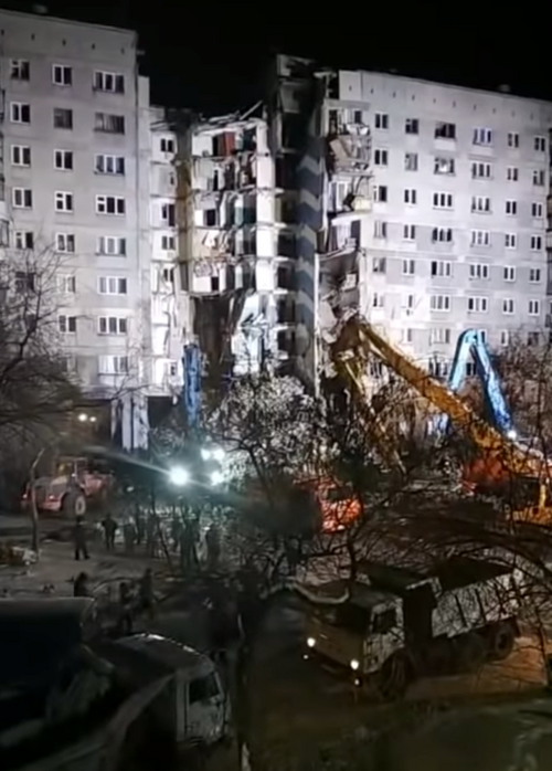 ファイル:Взорвавлийся дом в Магнитогорске.png
