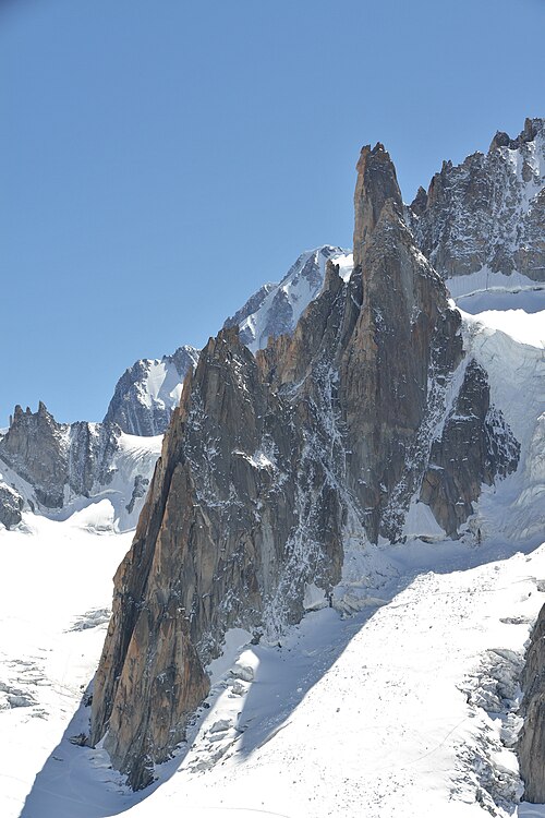 グラン・カピュサン（標高3,838m）とその400メートルの垂直な岩壁