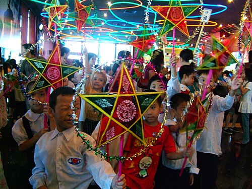 tết Trung Thuの星型ランタン。
