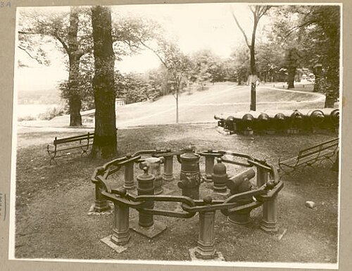 1933年にトロフィーポイントで展示されたグレートチェーン