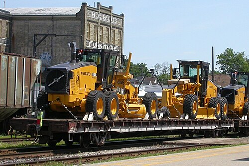 ゴドリッチ・エクセター鉄道で、新造のボルボ製グレーダーを積んだCNの平貨車。
