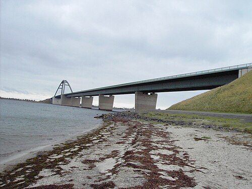 陸から見たフェーマルン海峡橋（南から）