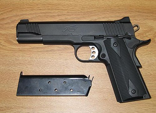 キンバー カスタム TLE II、マガジンを排出した左側