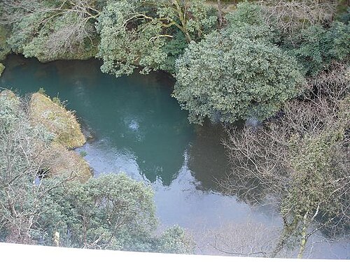 町の脇を流れる大聖寺川