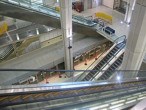 建設中のコンコースB駅
