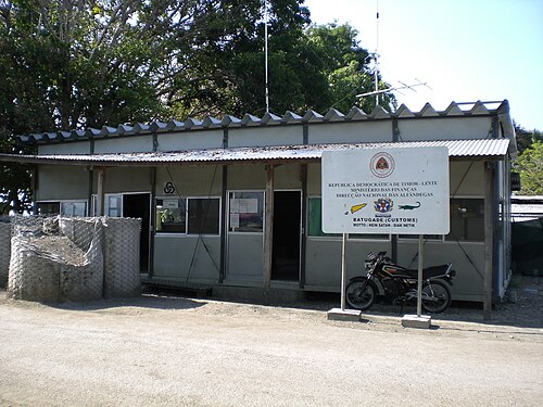 仮設小屋に収容された旧税関。