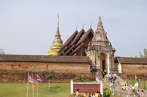 タイのランパーンにあるモン・ハリプンチャイ様式の建築物