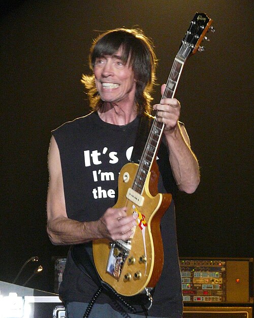 「ボストン」ギタリスト、トム・ショルツ、SB 1969、SM 1970 (MIT 機械工学部)