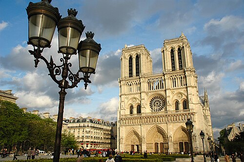 フランスのパリにあるノートルダム大聖堂。聖墳墓騎士団によってサント・シャペルの聖遺物が展示されています。